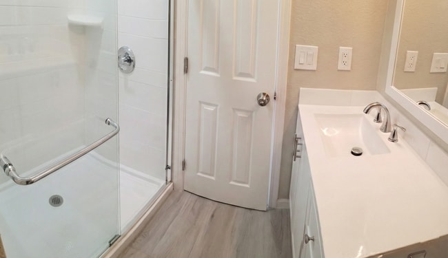 Building Photo - Remodeled 4-Bedroom House w/ Private Yard in Oakland