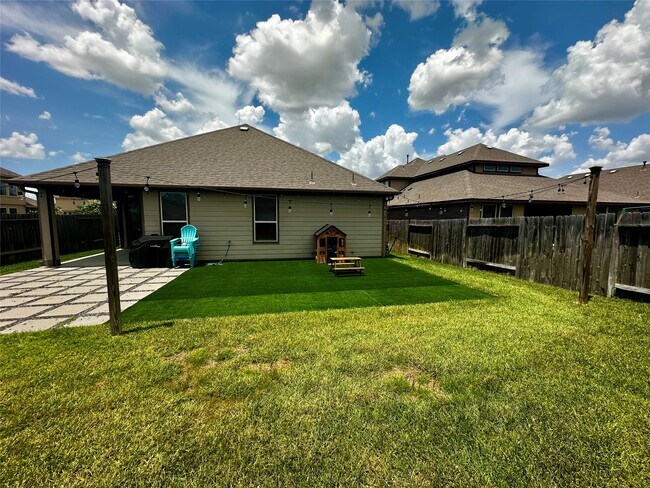 Building Photo - 28719 Yellowstone Preserve Dr