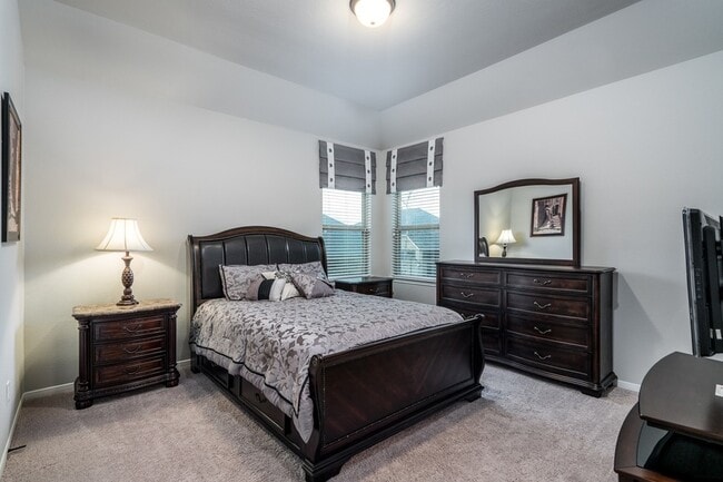 Building Photo - 10410 Southern Hawker