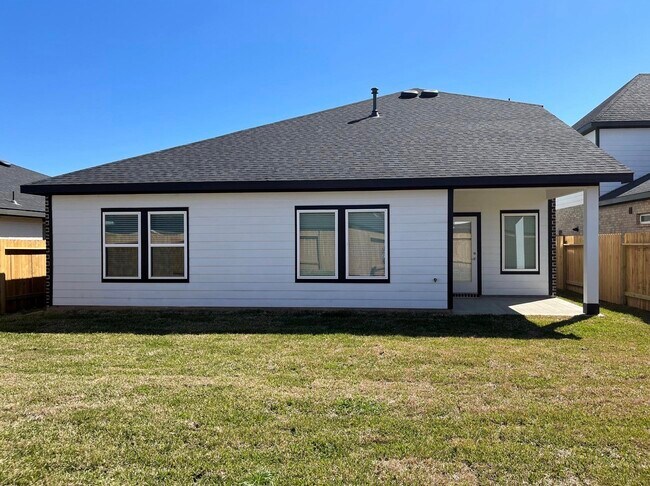 Building Photo - 3322 Silverton Dr