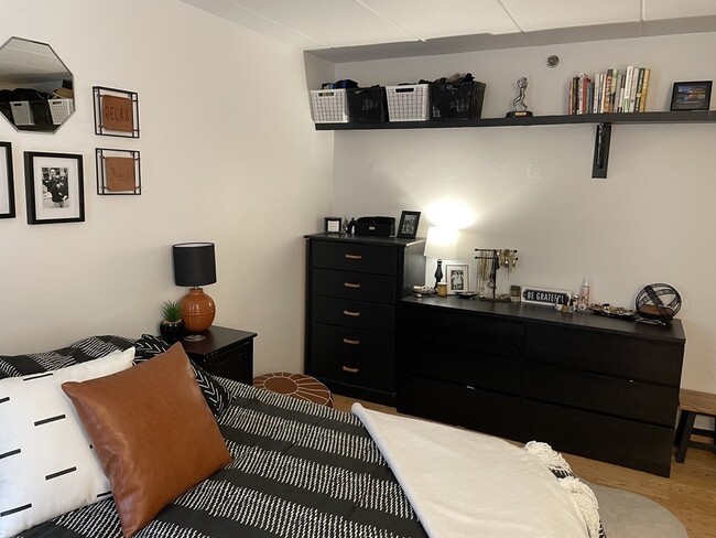 Building Photo - 1933 Commonwealth Ave