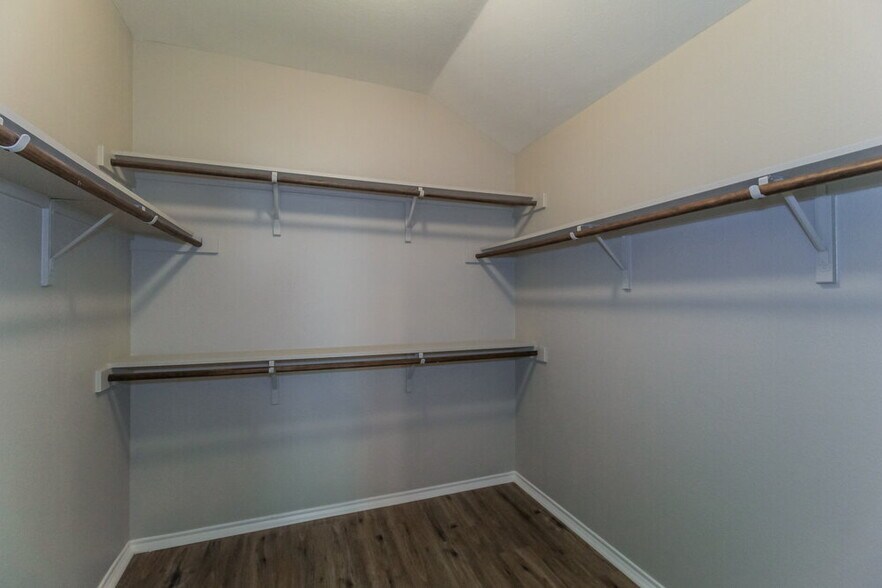 Building Photo - 1813 Cedar Wood Trail