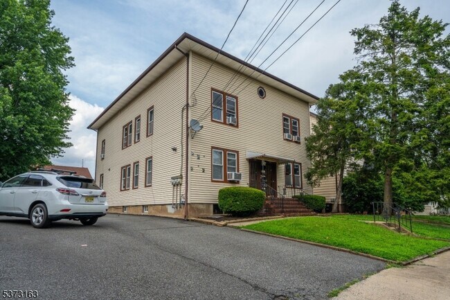 Building Photo - 305 Waite Ave