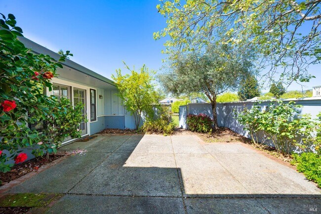 Building Photo - 1100 Princeton Dr