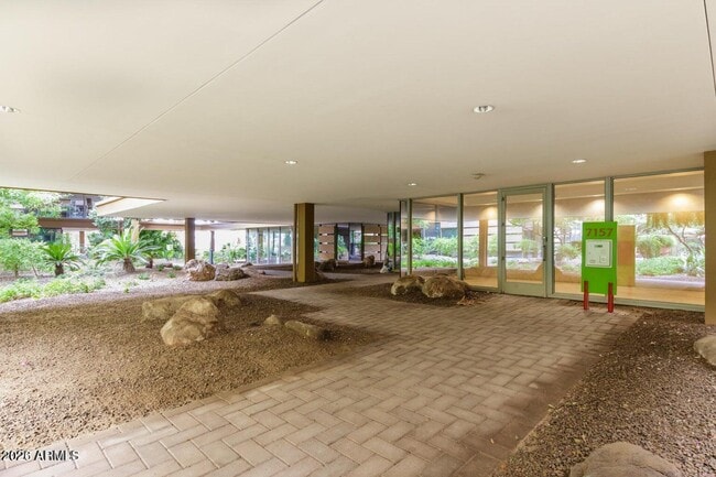 Building Photo - 7157 E Rancho Vista Dr