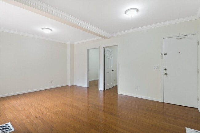 Building Photo - 15 Wayne St