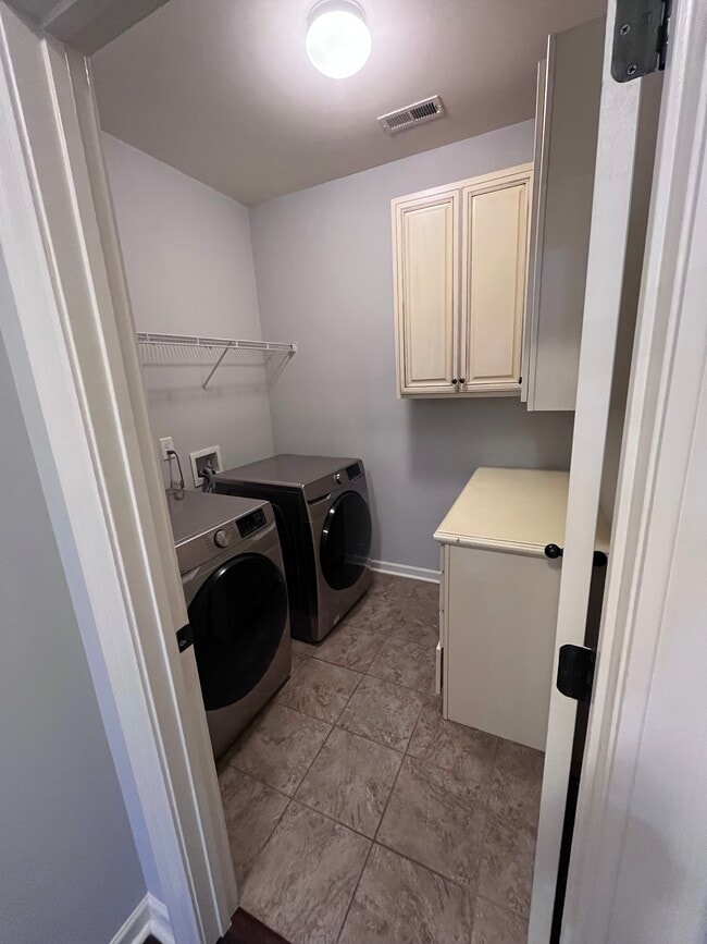 Building Photo - 2491 Mimms Ln