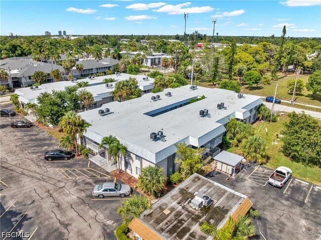Building Photo - 1830 Maravilla Ave