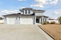 Building Photo - Spacious 5-Bedroom Home with Office, Den & Included Electric!