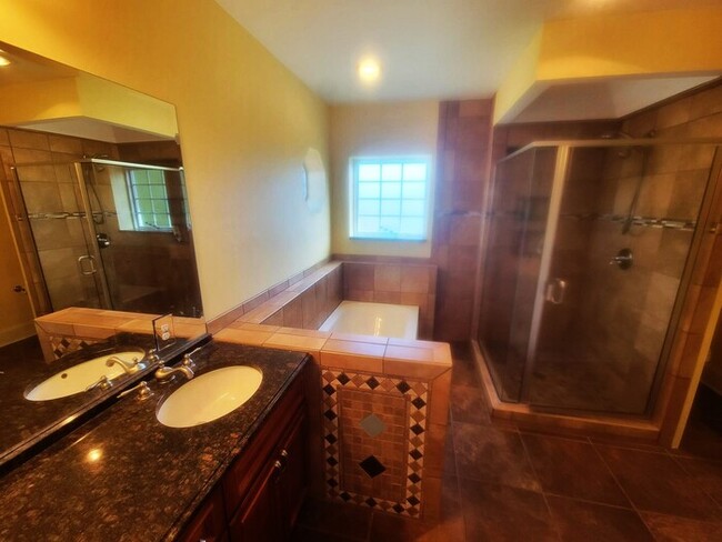 Building Photo - Deeded Boat Slip Comes with Home in Gated ...