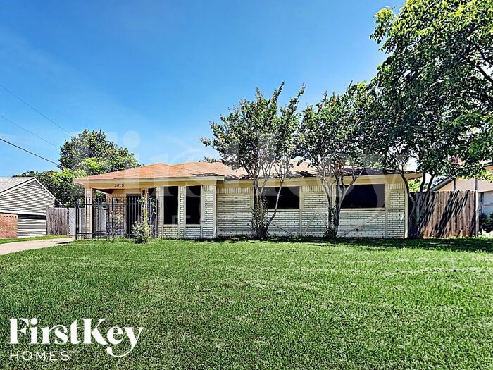Primary Photo - 3815 Coronet Ln