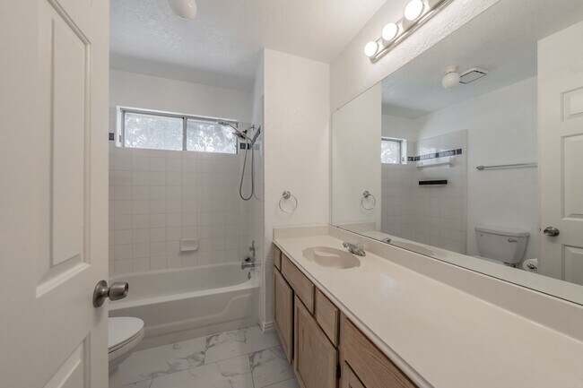 Building Photo - 1214 Hardisty Dr