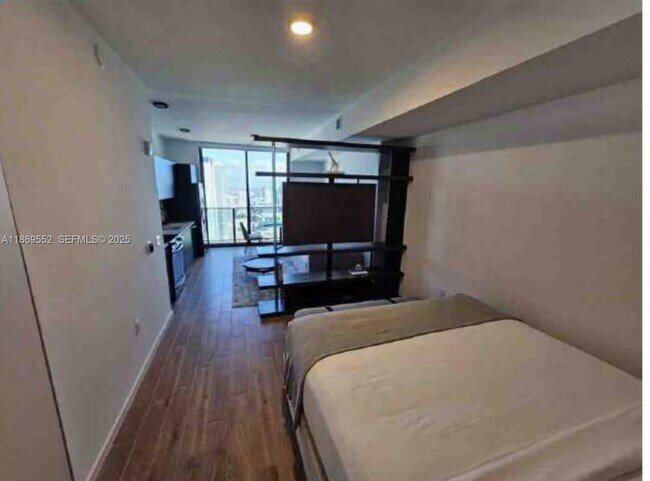 Building Photo - 398 NE 5th St