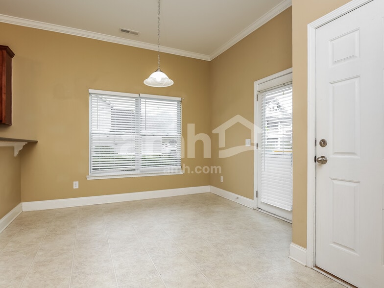 Building Photo - 65 Heritage Pky