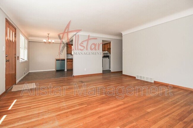 Building Photo - 3436 Dellwood Dr
