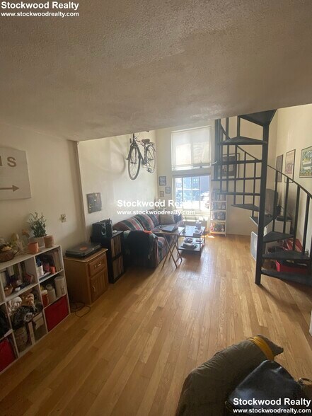 Building Photo - 382 Dorchester St