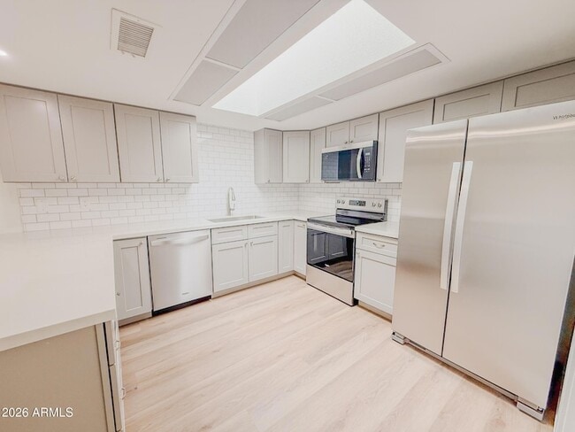 Building Photo - 2533 E Wagoner Rd