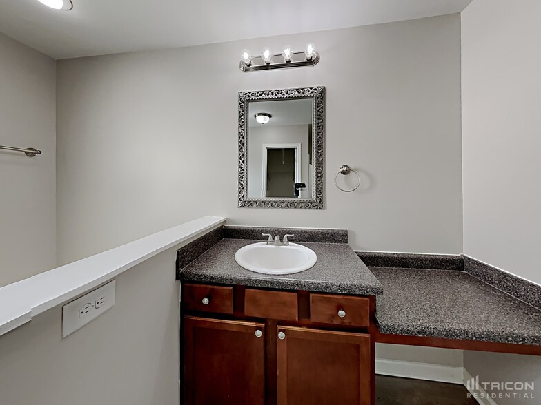 Building Photo - 915 Capra Court