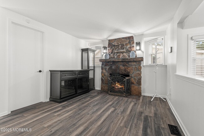 Building Photo - 611 Parkside Ave
