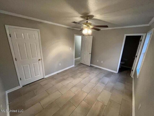 Building Photo - 214 Carter St