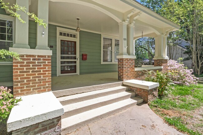 Building Photo - Historic Home in Wake Forest!