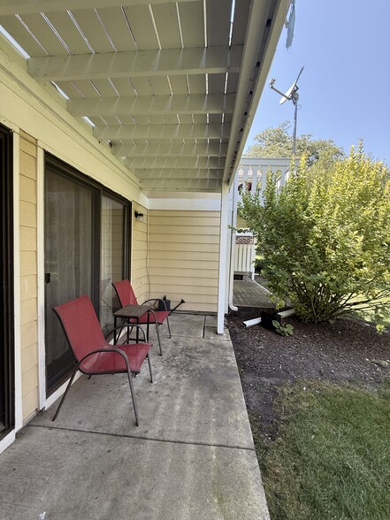 Building Photo - 1166 Middlebury Ln