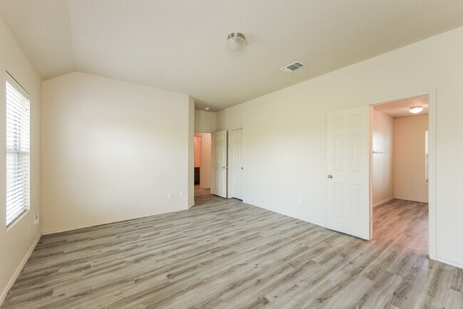 Building Photo - 5910 Aspen Gdn