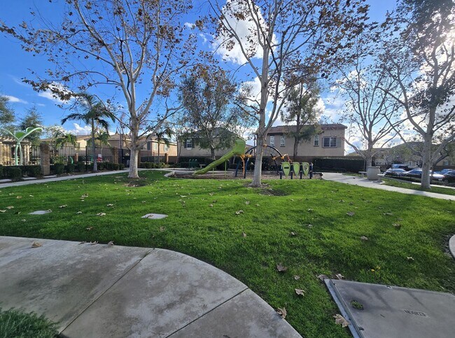 Building Photo - Open-Concept Living with Downstairs Bedroom & Enclosed Patio Retreat