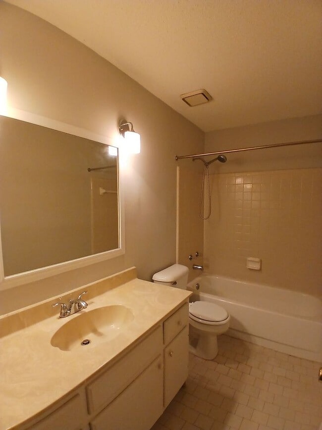 Building Photo - Freshly Transformed 3 bedroom home - Open To Section 8