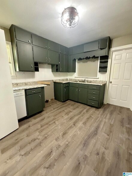 Building Photo - 907 77th Way S