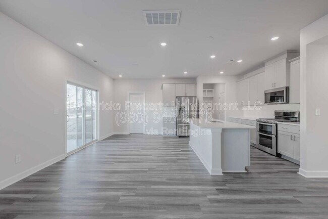 Building Photo - 11910 Silverheel Ln