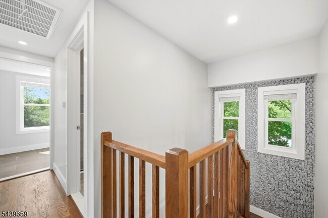 Building Photo - 40 Jardine Rd