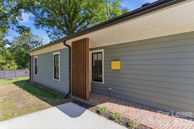 Building Photo - 1840 Merriman Ave