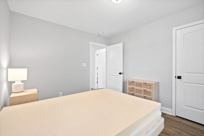 Building Photo - 3 bedroom Pet Friendly Home For Rent Near Needmore Road!