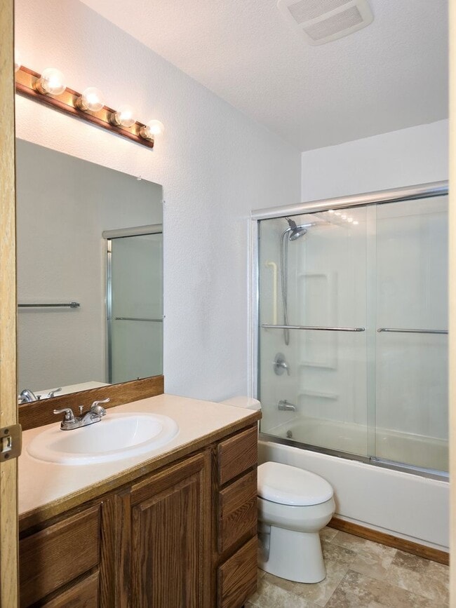 Building Photo - Right on the river! 2 Bedroom, 1.5 Bath, W/Garage, Duplex!