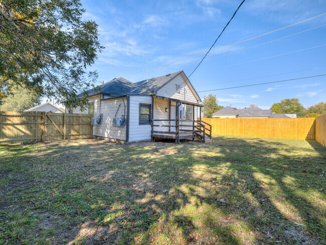 Building Photo - 146 N Donald Ave