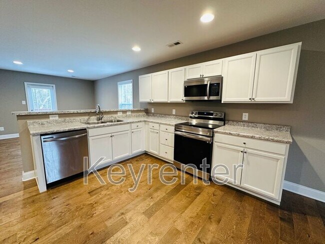 Building Photo - 8025 Poplar Grv Ln