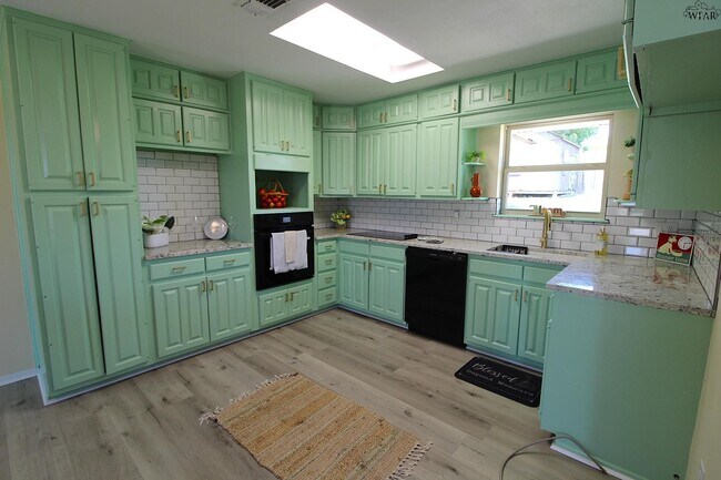 Building Photo - 1218 Christine Rd