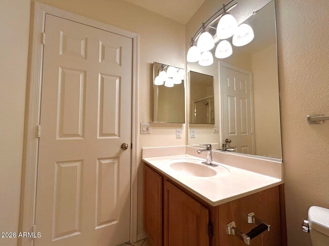 Building Photo - 5922 W Gary Dr