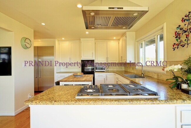 Building Photo - Spacious Greenbrae View Home with Privacy ...