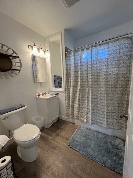 Unit 102 Shared Bath - 320 W 4th St