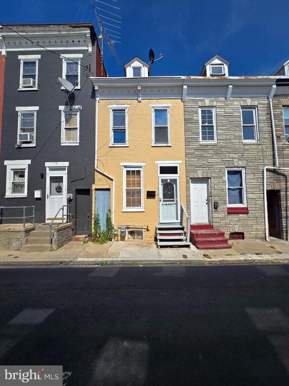 Building Photo - 411 Cedar St
