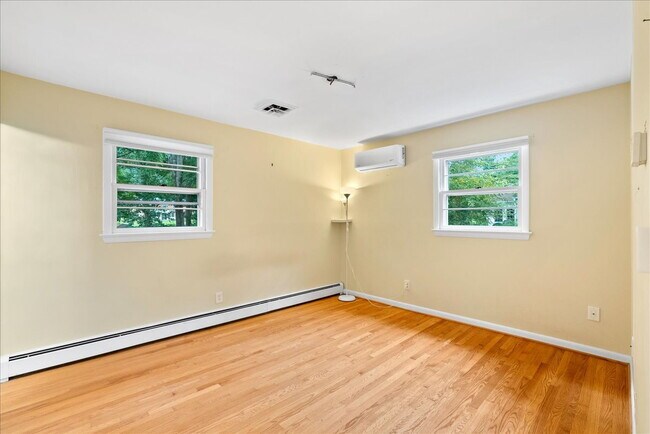 Building Photo - Find Your Forever Home in Valewood Manor