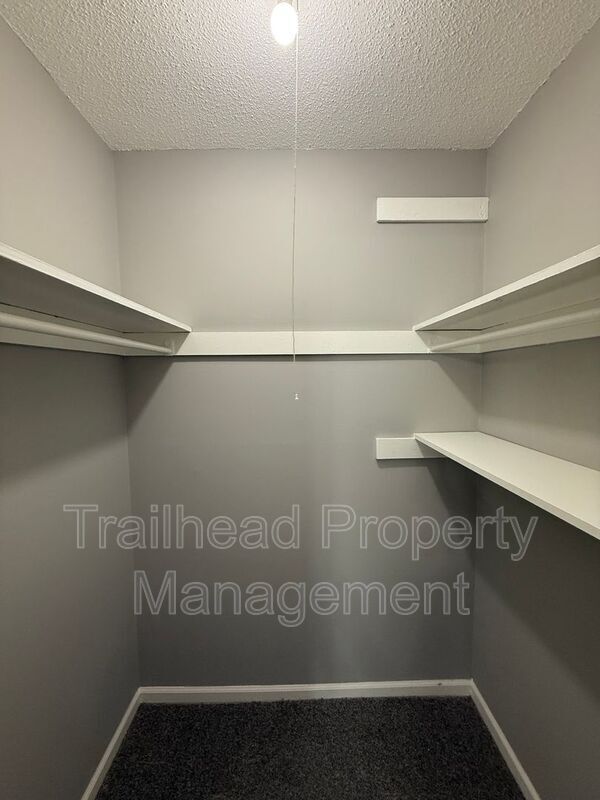 Building Photo - 7721 W 84th Terrace