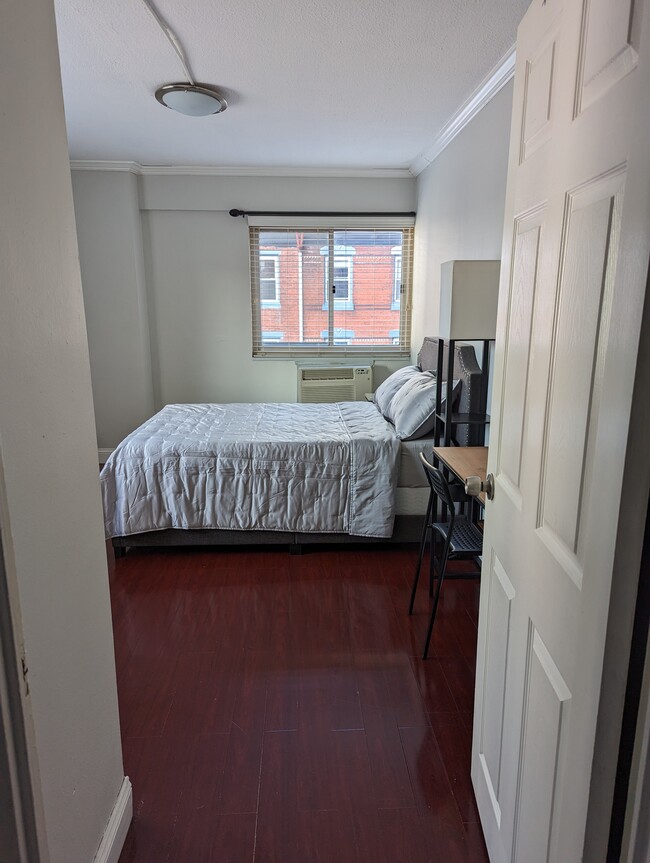 Fully Furnished Bedroom - 2101 Chestnut St