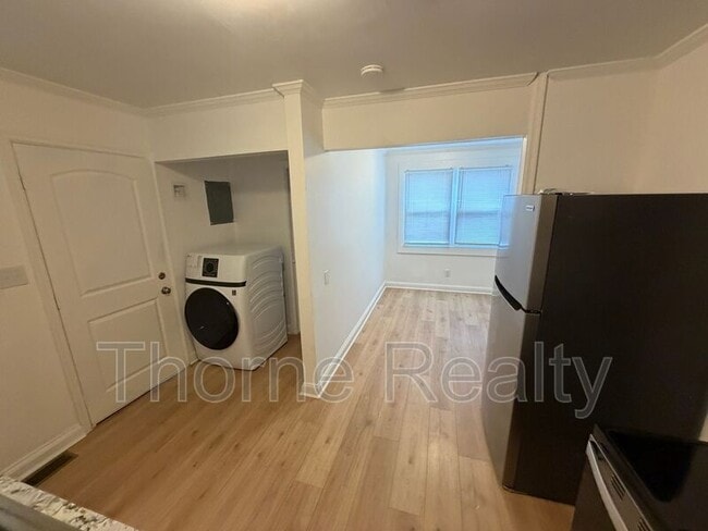 Building Photo - 1004 Moore St