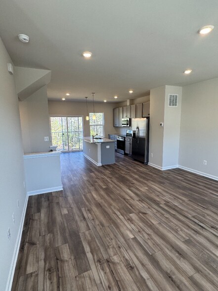 Building Photo - 5862 Ginger Dr