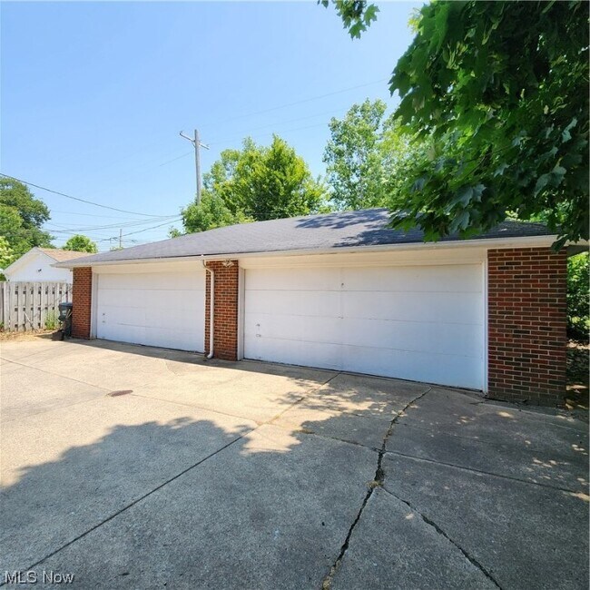 Building Photo - 1215-1217 Bonnie Ln