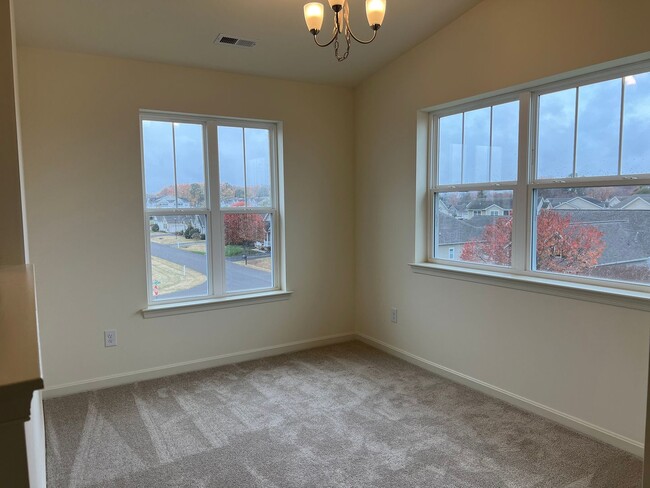 Building Photo - YEAR-ROUND RENTAL - 2 BED 2 BATH CONDO - U...