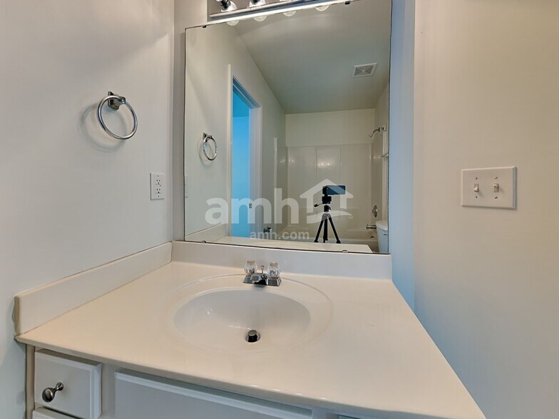 Building Photo - 3309 Glamorgan Ct